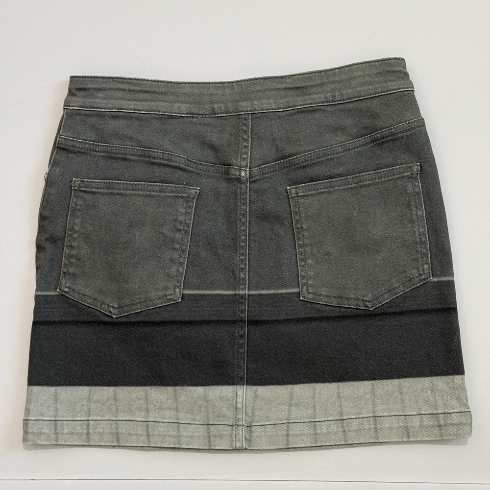 Burberry Grey Stretch Denim Victorian Portrait Print Mini Skirt.‎ US Size 4 NWT - Picture 3 of 12